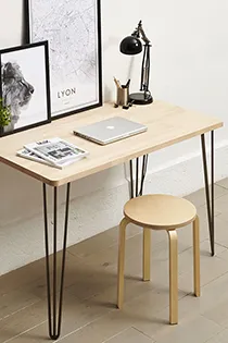 Schreibtisch mit maßgefertigter Platte
